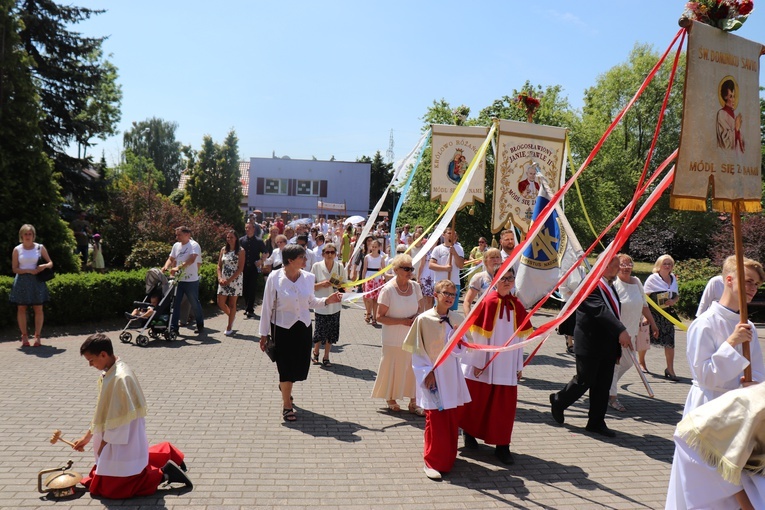 Procesja Bożego Ciała w parafii pw. Andrzeja Apostoła we Wrocławiu-Stabłowicach