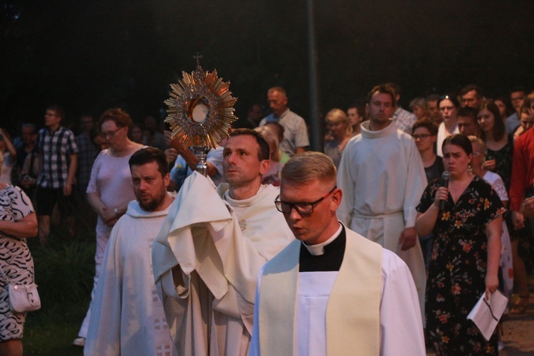 Akademicka procesja Bożego Ciała u dominikanów