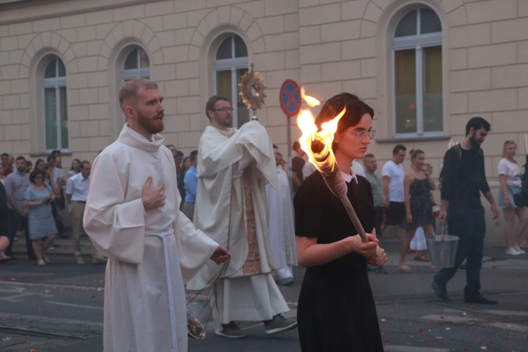 Akademicka procesja Bożego Ciała u dominikanów