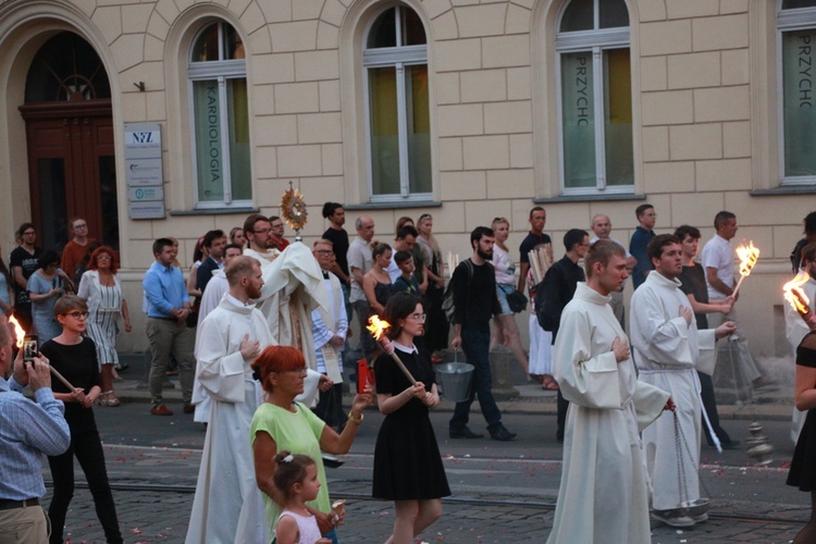 Akademicka procesja Bożego Ciała u dominikanów