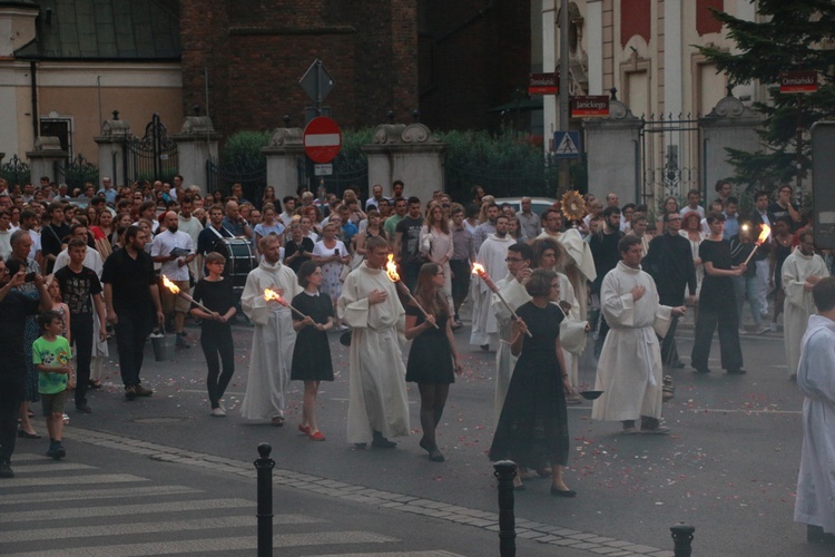 Akademicka procesja Bożego Ciała u dominikanów