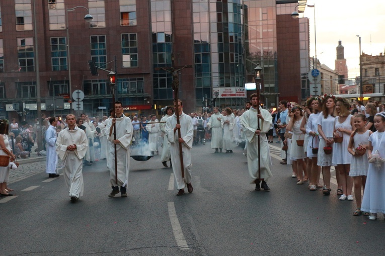 Akademicka procesja Bożego Ciała u dominikanów