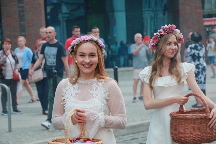 Akademicka procesja Bożego Ciała u dominikanów