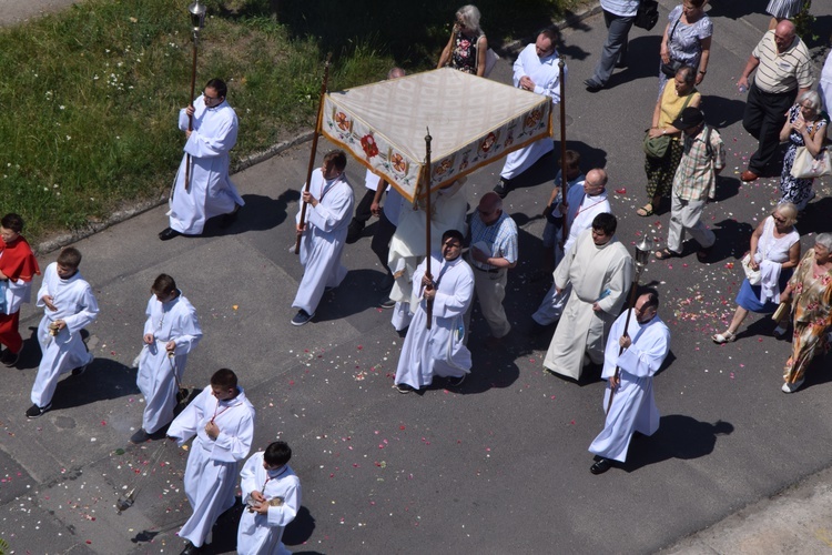 Międzyparafialna procesja Bożego Ciała z wrocławskiego Kozanowa na Pilczyce