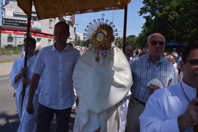 Międzyparafialna procesja Bożego Ciała z wrocławskiego Kozanowa na Pilczyce