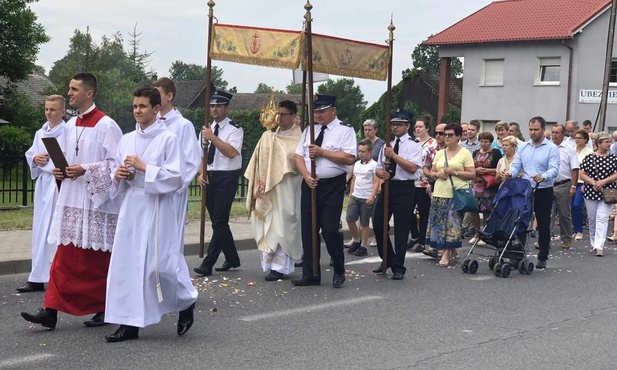 Ks. dr Studenski w Dziedzicach: Jezus w Eucharystii czeka na nas zawsze