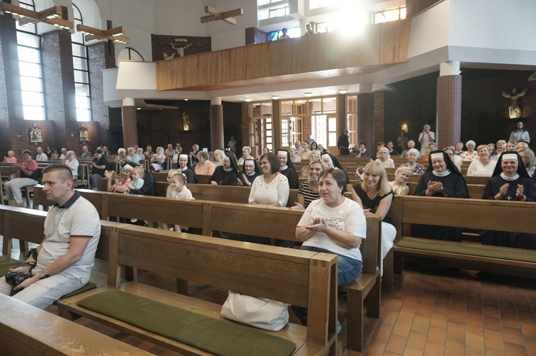 Konsekracja wdowy w kościele franciszkanów