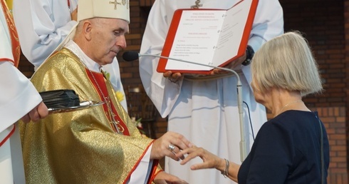 Gliwice. Konsekracja wdowy w 10. rocznicę poświęcenia kościoła franciszkanów