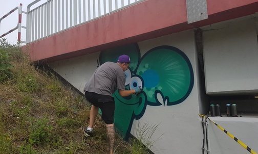 Rybnik: graffiti powstaje wzdłuż Nacyny na ul. Kotucza