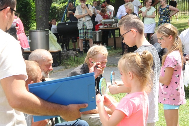 Piknik dla młodych oraz dla bezdomnych