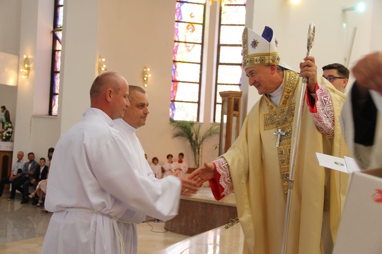 Tarnów. Nadzwyczajni szafarze Komunii św. w kościele bł. Karoliny