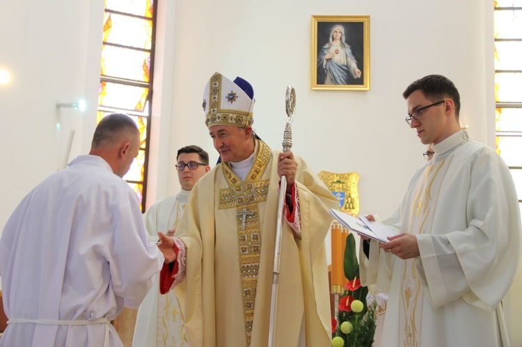 Tarnów. Nadzwyczajni szafarze Komunii św. w kościele bł. Karoliny