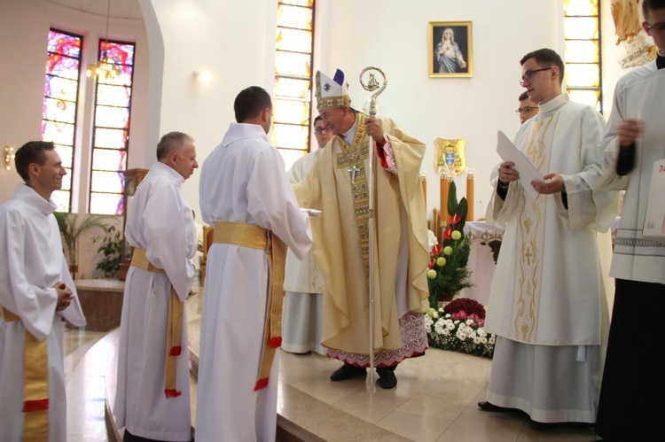 Tarnów. Nadzwyczajni szafarze Komunii św. w kościele bł. Karoliny