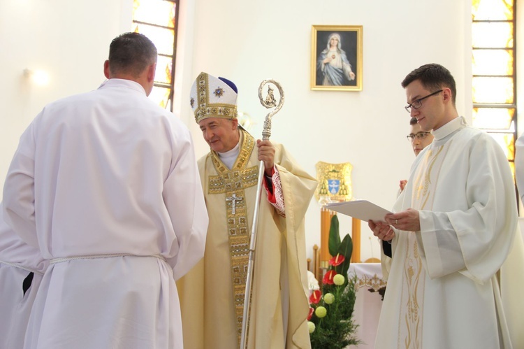 Tarnów. Nadzwyczajni szafarze Komunii św. w kościele bł. Karoliny