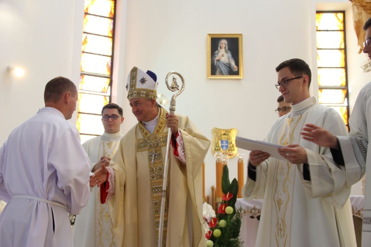 Tarnów. Nadzwyczajni szafarze Komunii św. w kościele bł. Karoliny