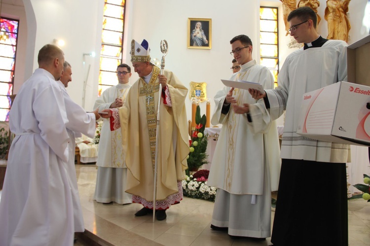 Tarnów. Nadzwyczajni szafarze Komunii św. w kościele bł. Karoliny