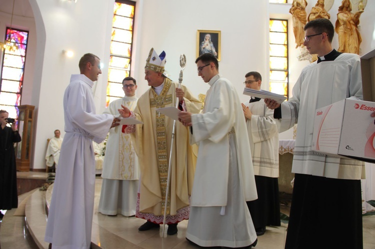 Tarnów. Nadzwyczajni szafarze Komunii św. w kościele bł. Karoliny