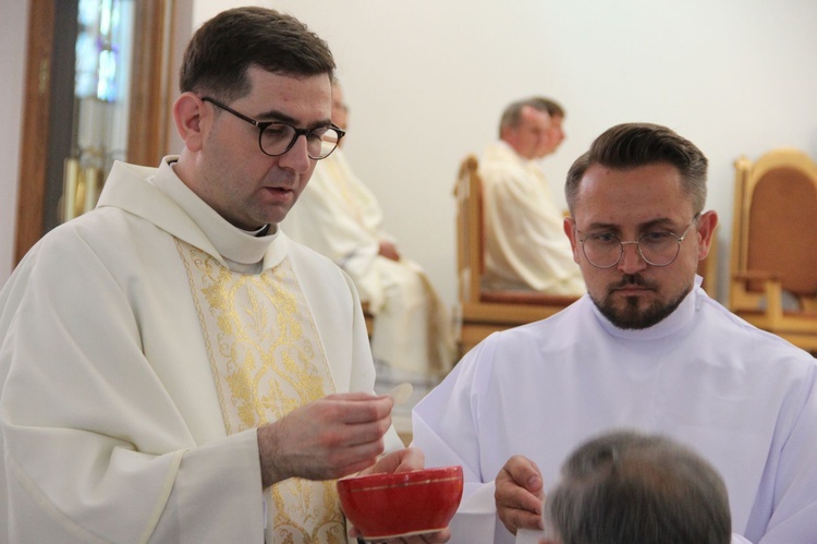 Tarnów. Nadzwyczajni szafarze Komunii św. w kościele bł. Karoliny