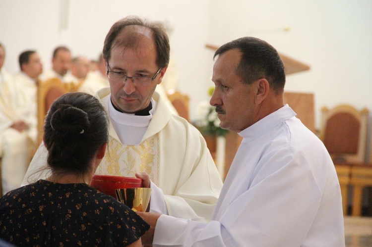 Tarnów. Nadzwyczajni szafarze Komunii św. w kościele bł. Karoliny