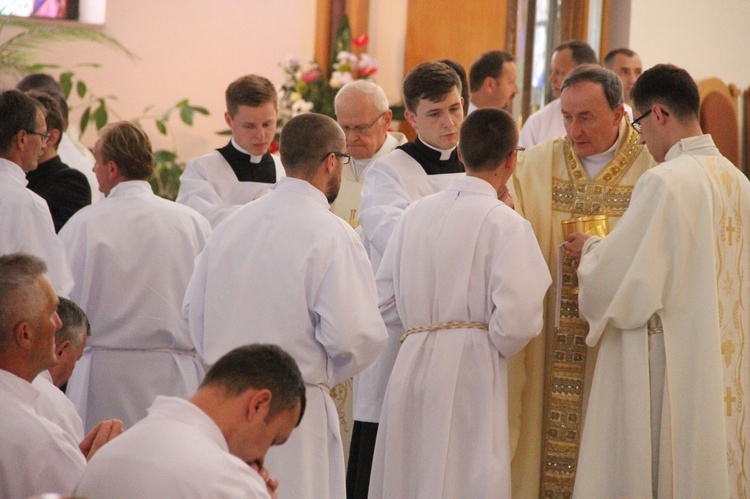 Tarnów. Nadzwyczajni szafarze Komunii św. w kościele bł. Karoliny