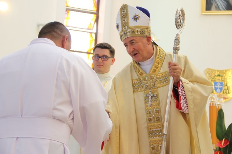 Tarnów. Nadzwyczajni szafarze Komunii św. w kościele bł. Karoliny