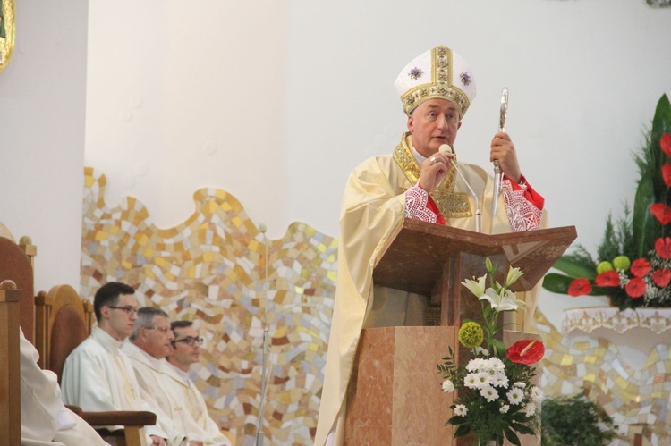 Tarnów. Nadzwyczajni szafarze Komunii św. w kościele bł. Karoliny