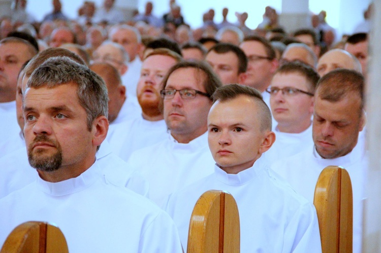 Tarnów. Nadzwyczajni szafarze Komunii św. w kościele bł. Karoliny