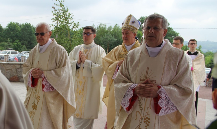 Tarnów. Nadzwyczajni szafarze Komunii św. w kościele bł. Karoliny