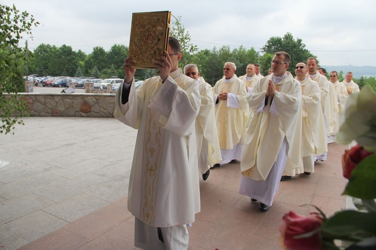Tarnów. Nadzwyczajni szafarze Komunii św. w kościele bł. Karoliny