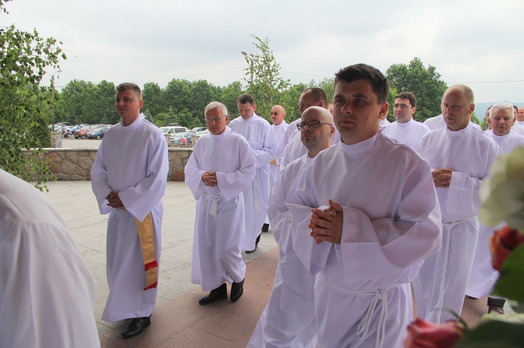 Tarnów. Nadzwyczajni szafarze Komunii św. w kościele bł. Karoliny