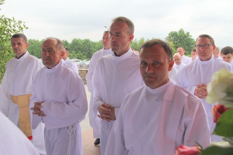 Tarnów. Nadzwyczajni szafarze Komunii św. w kościele bł. Karoliny