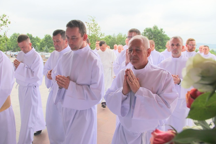 Tarnów. Nadzwyczajni szafarze Komunii św. w kościele bł. Karoliny