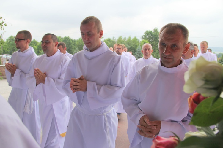 Tarnów. Nadzwyczajni szafarze Komunii św. w kościele bł. Karoliny