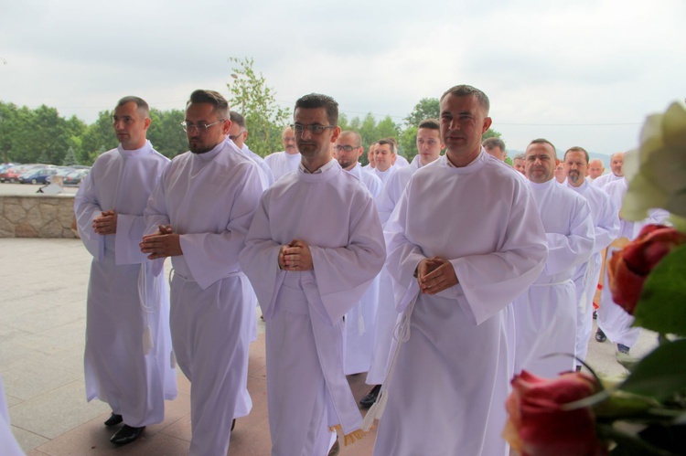 Tarnów. Nadzwyczajni szafarze Komunii św. w kościele bł. Karoliny