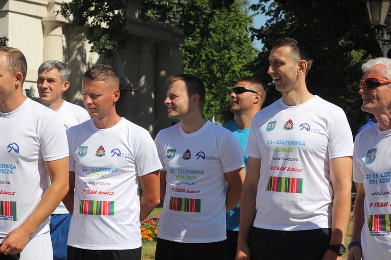 Pielgrzymka biegowa funkcjonariuszy ZK w Łowiczu na Jasną Górę