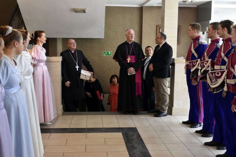 Msza św. i benefis z okazji 50-lecia kapłaństwa bp. Ignacego Deca