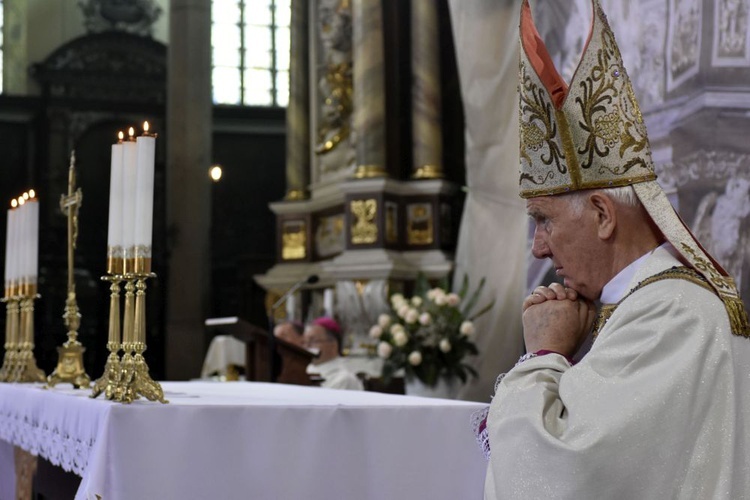 Msza św. i benefis z okazji 50-lecia kapłaństwa bp. Ignacego Deca