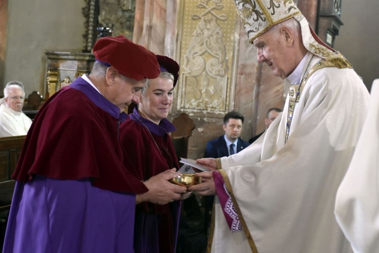 Msza św. i benefis z okazji 50-lecia kapłaństwa bp. Ignacego Deca