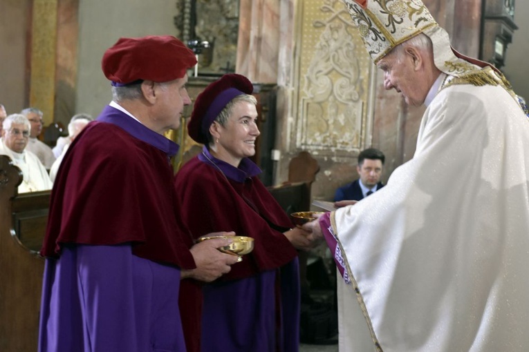 Msza św. i benefis z okazji 50-lecia kapłaństwa bp. Ignacego Deca