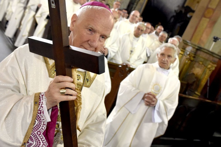 Msza św. i benefis z okazji 50-lecia kapłaństwa bp. Ignacego Deca