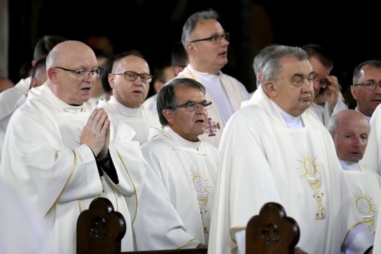 Msza św. i benefis z okazji 50-lecia kapłaństwa bp. Ignacego Deca