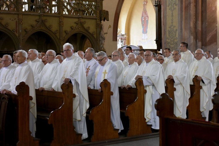 Msza św. i benefis z okazji 50-lecia kapłaństwa bp. Ignacego Deca