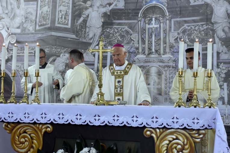 Msza św. i benefis z okazji 50-lecia kapłaństwa bp. Ignacego Deca