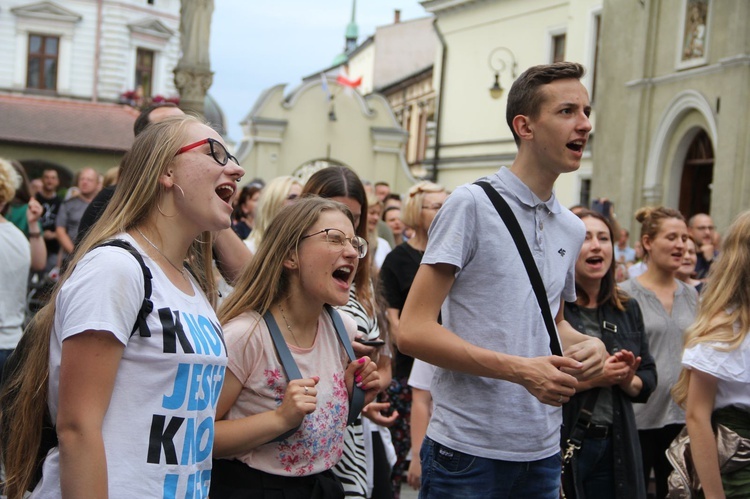 Nowy Sącz. Pod sztandarem Jezusa