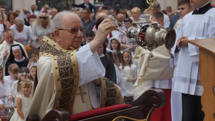 Abp Budzik bierze udział w uroczystosciach we Lwowie