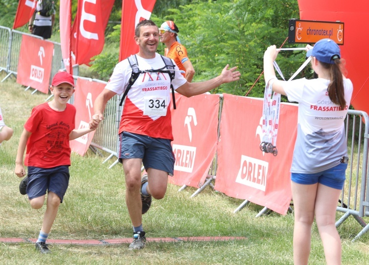 Uczestnicy I Biegu Frassatiego na finiszu w Międzybrodziu Bialskim - 2019 - cz. 2