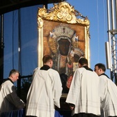3 lipca każdego roku odbywają się w Lublinie uroczystości upamiętniające łzy Matki Bożej na obrazie w katedrze.