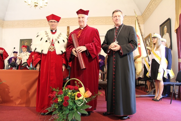 Doktorat honoris causa PWT dla bp. Ignacego Deca