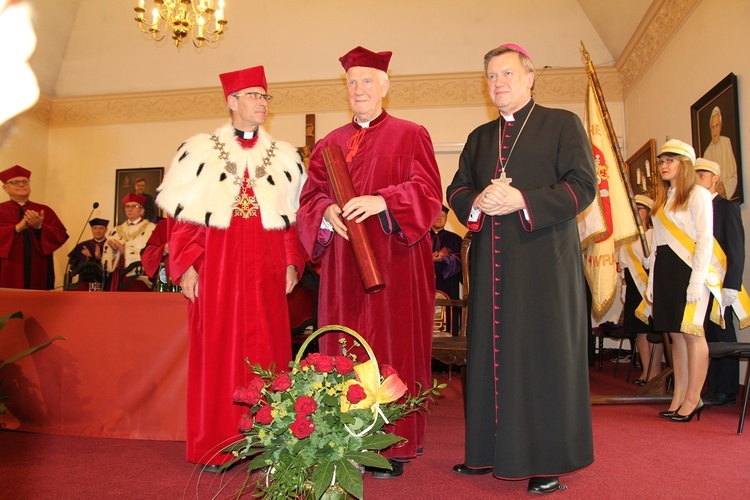 Doktorat honoris causa PWT dla bp. Ignacego Deca