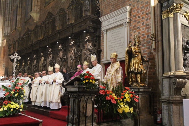 Statuetki św. Jana Vianneya w uroczystość św. Jana Chrzciciela